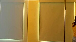 Ella recibe una llamada caliente y la empleada del hotel la graba parte 1