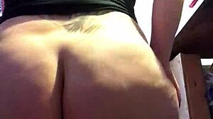 Tombul BBW Arkadaş Dev Oyuncakla Yağlı Gotunu Esnetip Anal Sikiş ve Mastürbasyon