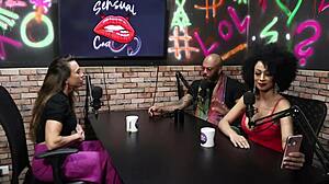 Woman learns self-stimulation with Lu Cabral sexologist 😊