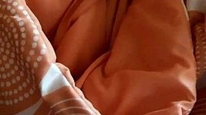 Cachondeando a mi esposa, want to see her pussy?