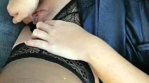 Chytili mě, jak se dotýkám sama veřejně. Vyjebal mi kundu během karantény!