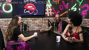 Woman learns self-stimulation with Lu Cabral sexologist 😊