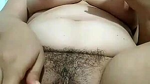 Milf horny ingin main payudara dan pantat besar liar!