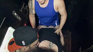 o put�o kinky chaser pediu para conhecer as cabines do sexo fomos l� foder completo no red