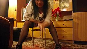 Hot milf klaudiaamergirl fists herself