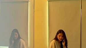 Ella recibe una llamada caliente y la empleada del hotel la graba parte 1