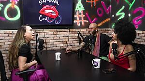 Woman learns self-stimulation with Lu Cabral sexologist 😊