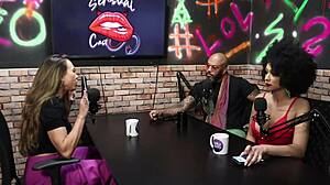 Woman learns self-stimulation with Lu Cabral sexologist 😊