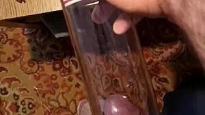 Hej, zašto svršavaš sa tom igračkom?