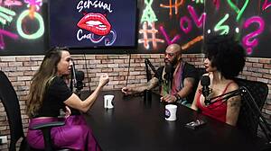 Woman learns self-stimulation with Lu Cabral sexologist 😊