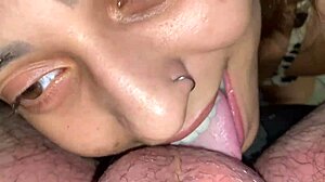 novinha gives amazing blowjob!