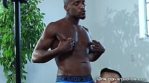 Juicy Hunks Fucking Live