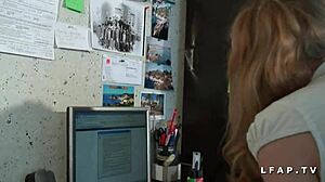 petite etudiante salope grave sodomisee avec une bonne ejac faciale