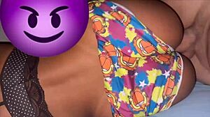 ENTEADA FINGE QUE NÃO VER O PADRASTO METENDO DE LADINHO