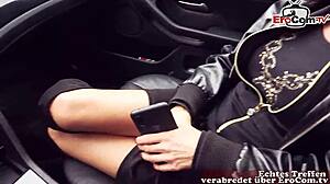 Reife Schwarzhaarige Deutsche Frau Beim Öffentliche Sextreffen Im Auto