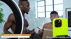 Juicy Hunks Fucking Live