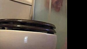 Luna Si Diverte a Eccitarti Masturbandosi Per Te