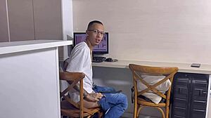 European Novinho Seduces Cunhado in Steamy Bath Encounter