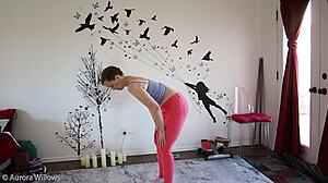 Yoga lesson with big ass babe. 💪😉