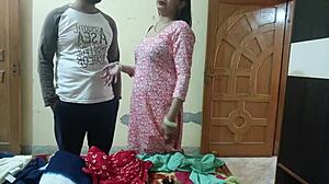 Desi Saar Bhabhi Roleplay Ke Liye Manayi, Stepmom Ki Badi Gaand Mein Zor Se Choda