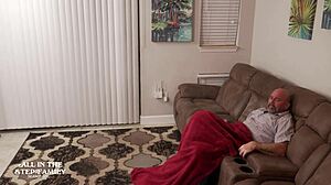 Freya Von Doom mungil goda ayah tiri dan istri dalam roleplay.