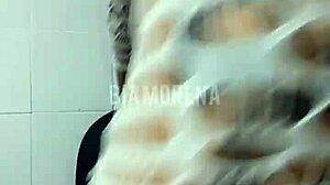 Morena tatuada dan�ando funk