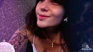 i cant stop starin at that sexy girl with her big ass shakin