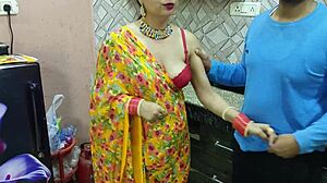 Ex को ब्लैकमेल करके किचन में चोदा, साड़ी उतारी और जोर से लिया। वो क्यूट डॉगीस्टाइल टीज यादगार था।