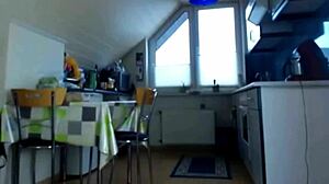 skušna razkazuje telo na spletni kameri