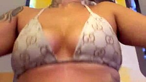 i sweated so much at the gym my pussy got soaked and dripping with horniness down my legs