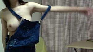 look at kotono morishita's tight cameltoe in stockings!