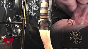 Ama en columpio sexual estilo gótico negro