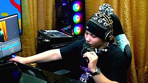 Bia Ruiva Gets On All Fours For The Presenter