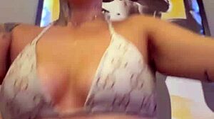 i sweated so much at the gym my pussy got soaked and dripping with horniness down my legs