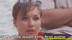 Йо, пляжные девчонки скачут и сосут в горячем уличном веселье!