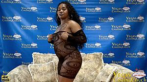 爆乳Mcup 20歳ももちゃんの圧巻おっぱい頭洗いと着衣パイズリ