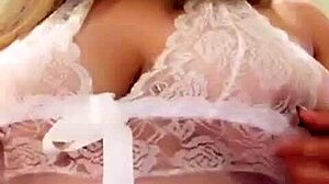 Bouncy tits on display