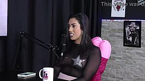 Do you like couple swaps in swingers? Karen Bessa's first time with a woman 😍