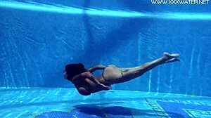 Heidi Van pleasures herself in the pool