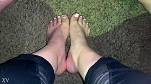 hot amateur latina gets cumshot on her sexy feet