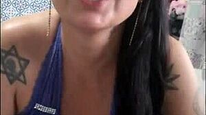 Punheta guiada ao som de rock