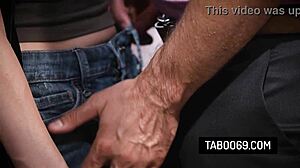 Ξανθιά έφηβη 18+ Kyler Quinn χάνει την αναλ παρθενιά της από τον διεστραμμένο δάσκαλό της σε σοκαριστική σκηνή.