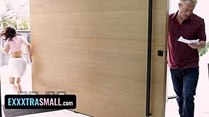 Nezbedná Aria Valencia hraje sexy hry s přítelem Clarkem.