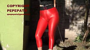 Mature in leggings showing cameltoe 😍