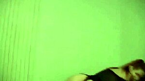 honey spreads her pussy and gets a facial 😈