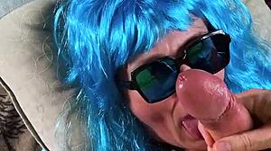 Seksi milf kalın jizz yükünü gözlüklerine yakalıyor