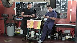 Ei, Mecânico Furando Ambos os Buracos Forte Hoje!