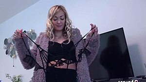 Laiha teini 18+ Lola viettelee partiojohtajan julkisessa poiminnassa