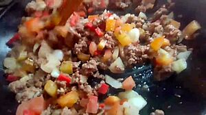 Xxx Video En Espanol - Mi Madrastra Caliente Me Esta Ensenando Como Cocinar