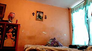 Novia infiel enga�a a su novio con su mejor amigo espero que no se de cuenta que la grabe c�mara oculta video real casero amateur